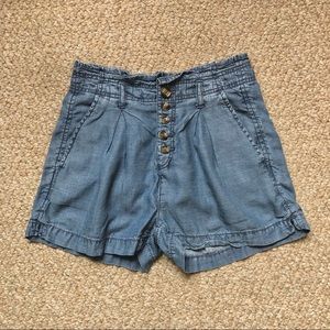 American Eagle • blue shorts
